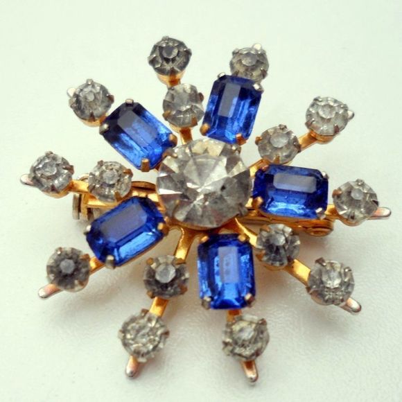 Vintage Aurora Borealis Rhinestones Broach - Picture 1 of 7